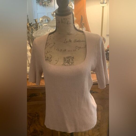 H&M dusty pink sweater top , scoop neck. Lower cut .Size XL , comfy worn twice - Picture 5 of 5